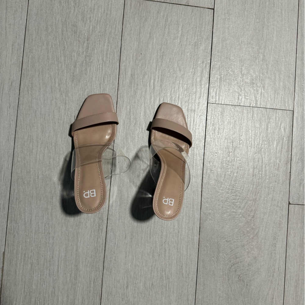 7.5 Beige BP. Nola Sandal